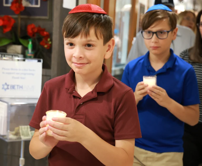 JJN L YOM HASHOAH BETH AMI1 Sun Sentinel