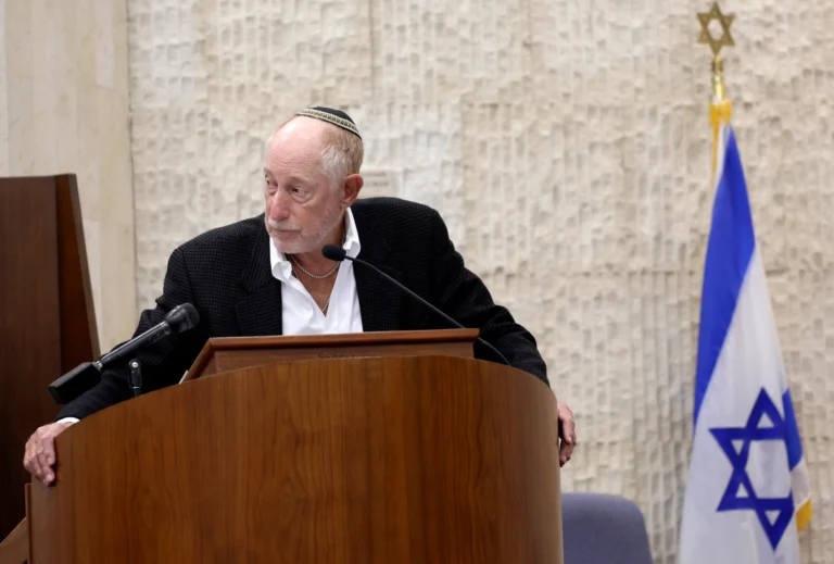 JJN L YOM HASHOAH BETH AMI10 Sun Sentinel