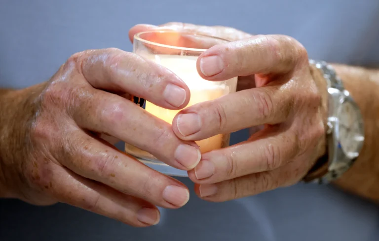 JJN L YOM HASHOAH BETH AMI3 Sun Sentinel